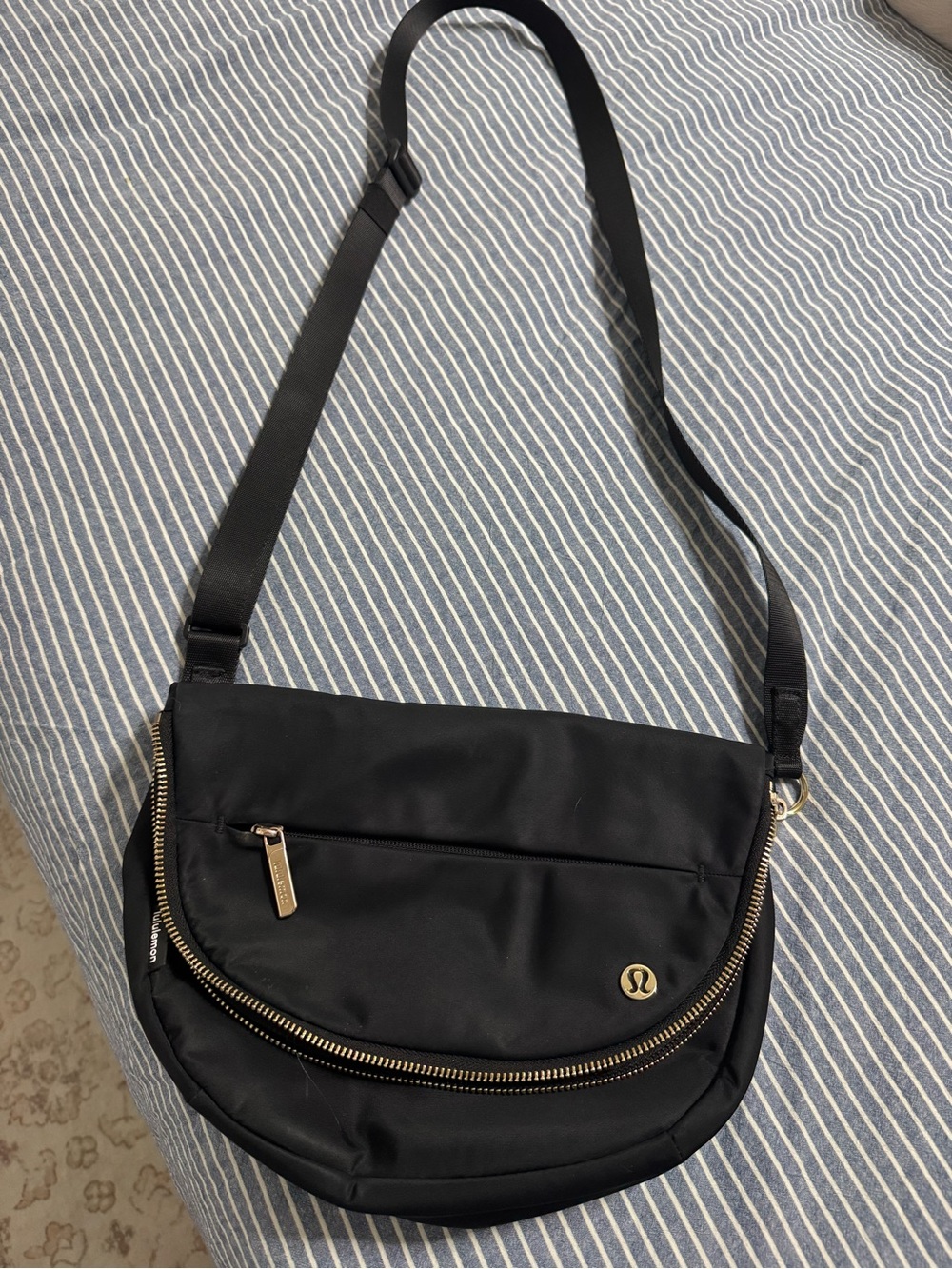 lululemon athletica Black Crossbody Messenger Bag with Gold Hardware 5L